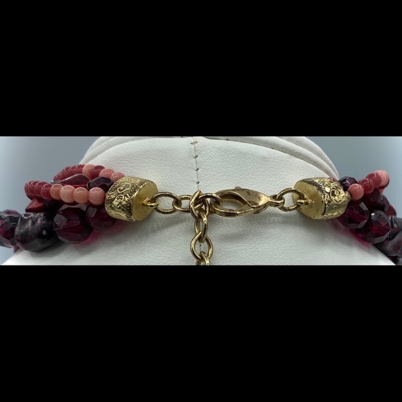Beautiful various red beads and gold pendant - Picture 3 of 3